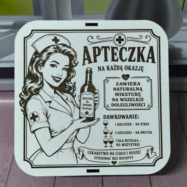 Pudełko z HDF białe Apteczka na każdą okazję.