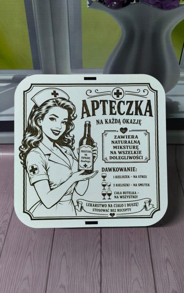 Pudełko z HDF białe Apteczka na każdą okazję.