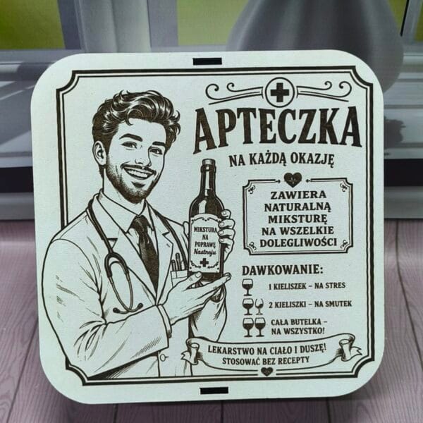 Pudełko z HDF białe Apteczka na każdą okazję.