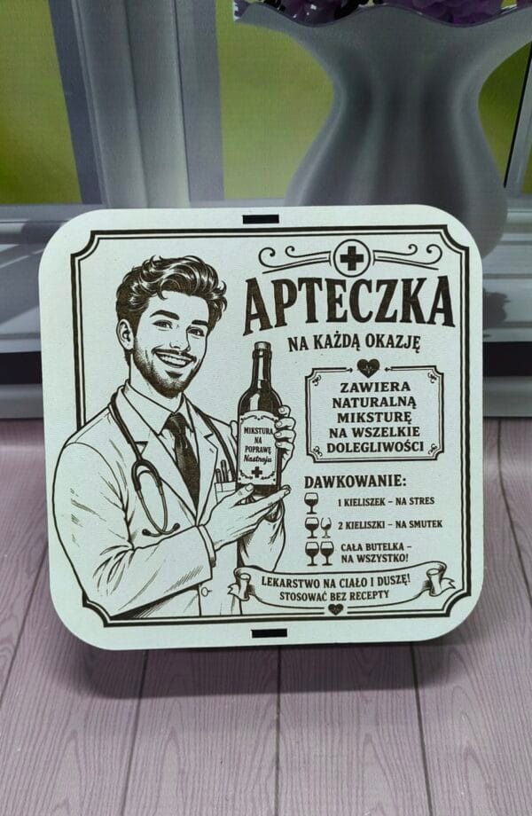 Pudełko z HDF białe Apteczka na każdą okazję.